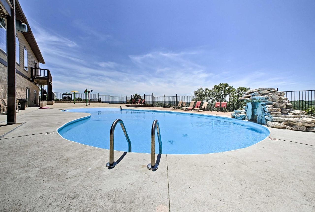Luxe Branson Retreat With Mtn Views And Pool Access! Διαμέρισμα Εξωτερικό φωτογραφία