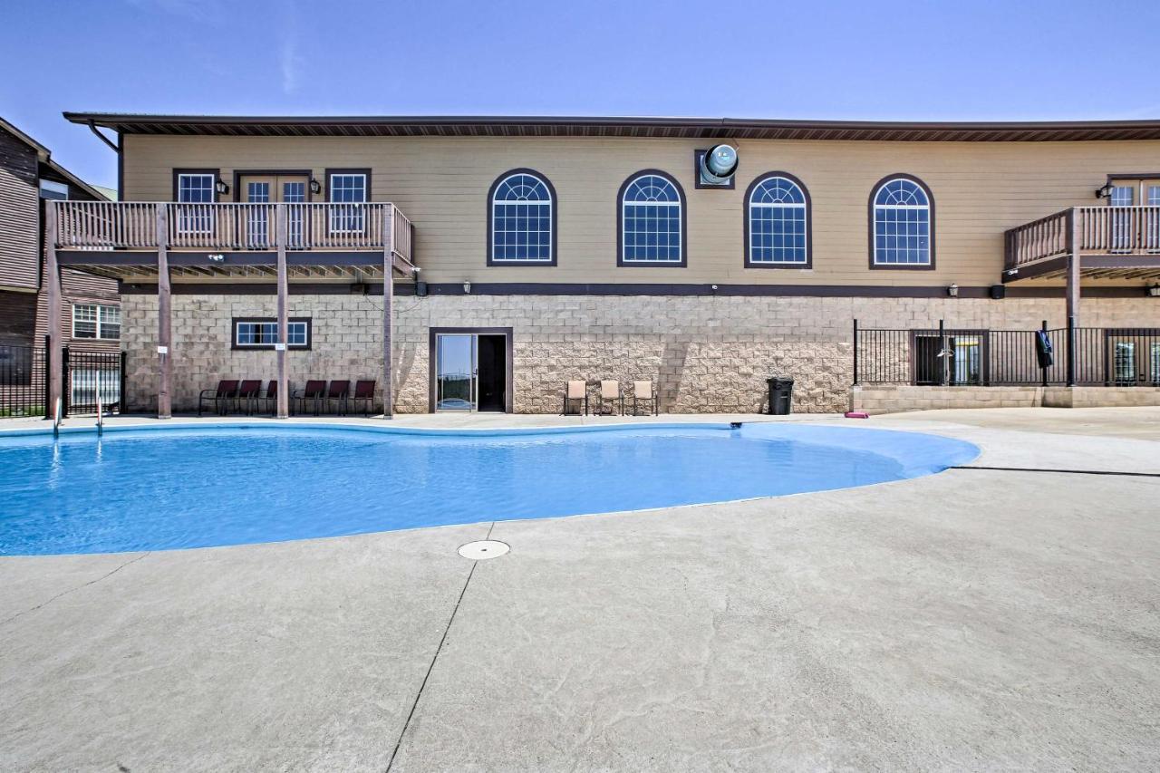 Luxe Branson Retreat With Mtn Views And Pool Access! Διαμέρισμα Εξωτερικό φωτογραφία