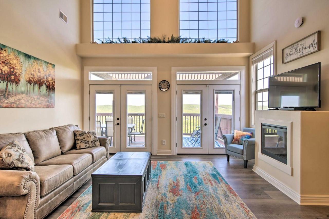 Luxe Branson Retreat With Mtn Views And Pool Access! Διαμέρισμα Εξωτερικό φωτογραφία
