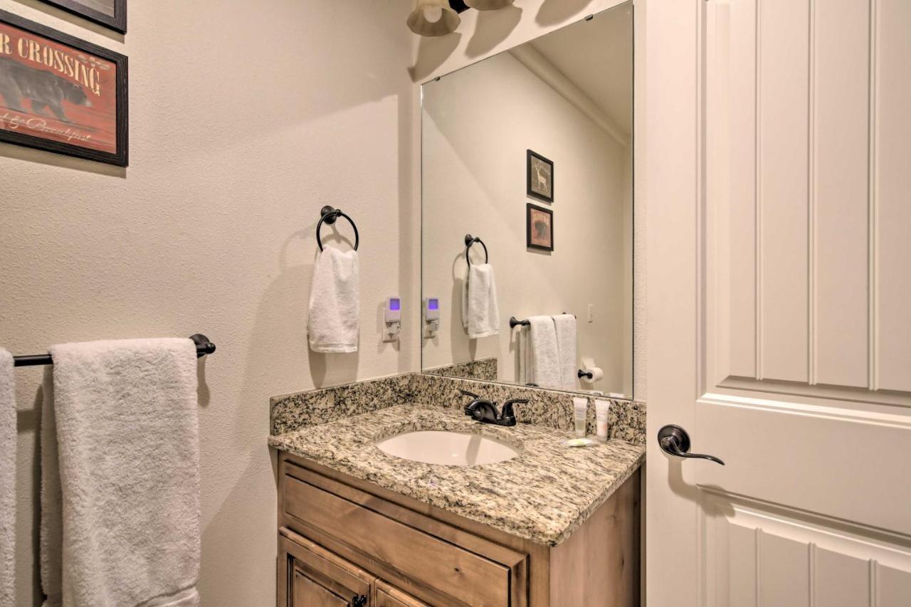 Luxe Branson Retreat With Mtn Views And Pool Access! Διαμέρισμα Εξωτερικό φωτογραφία