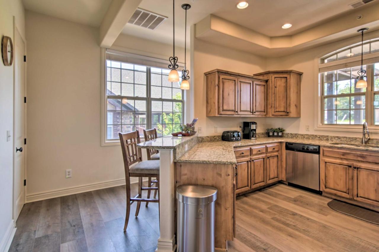 Luxe Branson Retreat With Mtn Views And Pool Access! Διαμέρισμα Εξωτερικό φωτογραφία