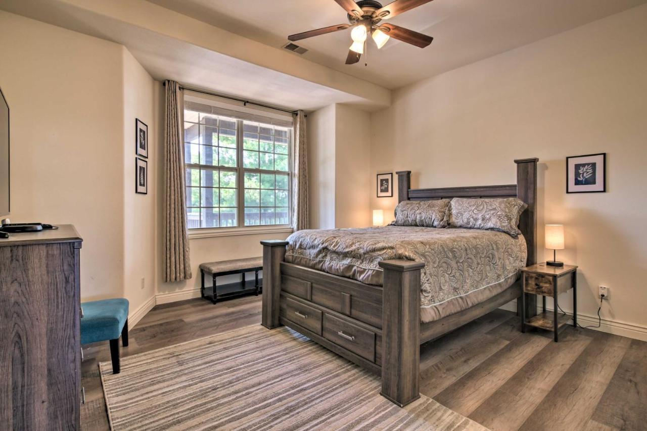 Luxe Branson Retreat With Mtn Views And Pool Access! Διαμέρισμα Εξωτερικό φωτογραφία