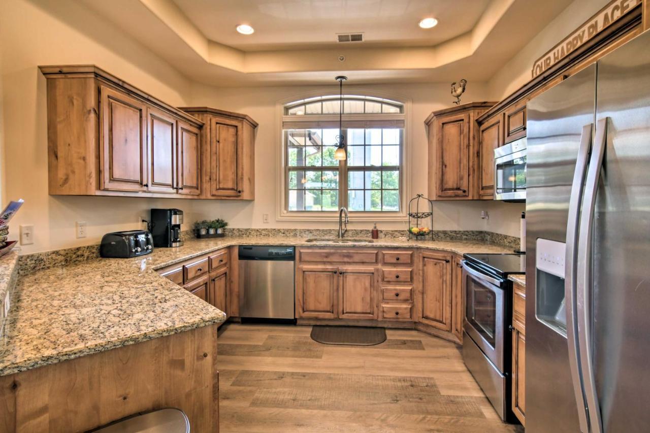 Luxe Branson Retreat With Mtn Views And Pool Access! Διαμέρισμα Εξωτερικό φωτογραφία