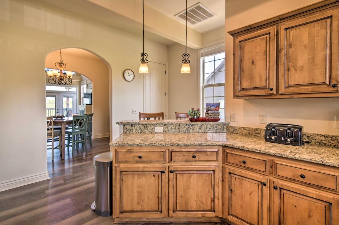 Luxe Branson Retreat With Mtn Views And Pool Access! Διαμέρισμα Εξωτερικό φωτογραφία